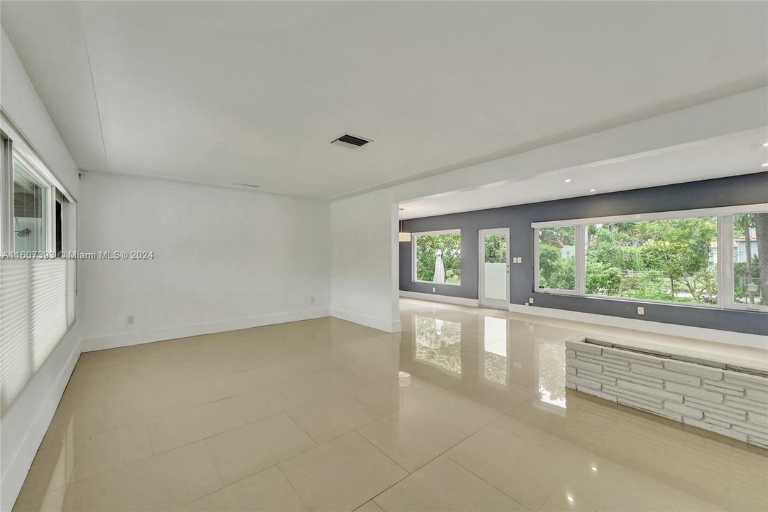 En Venta: $1,250,000 (3 camas, 2 baños, 1719 Pies cuadrados)