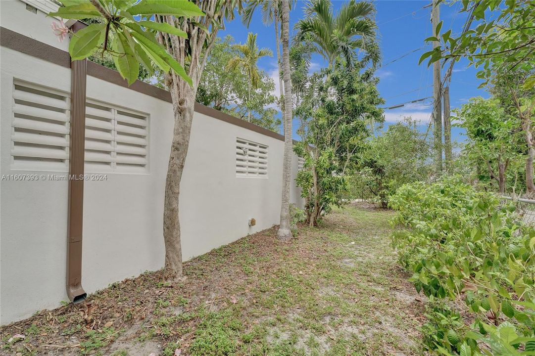 For Sale: $1,250,000 (3 beds, 2 baths, 1719 Square Feet)