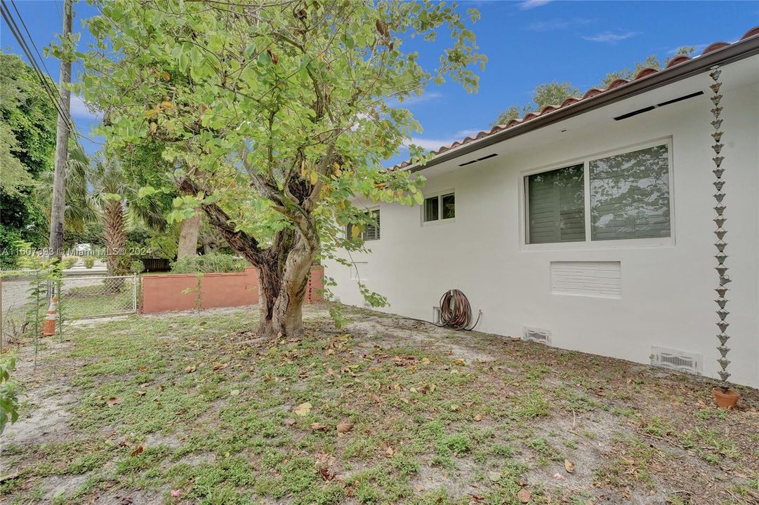 For Sale: $1,250,000 (3 beds, 2 baths, 1719 Square Feet)