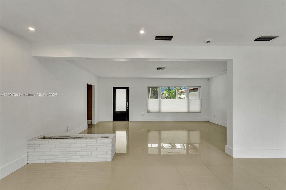 En Venta: $1,250,000 (3 camas, 2 baños, 1719 Pies cuadrados)