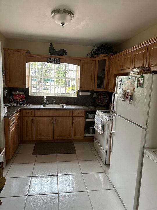 For Sale: $479,000 (2 beds, 1 baths, 1314 Square Feet)