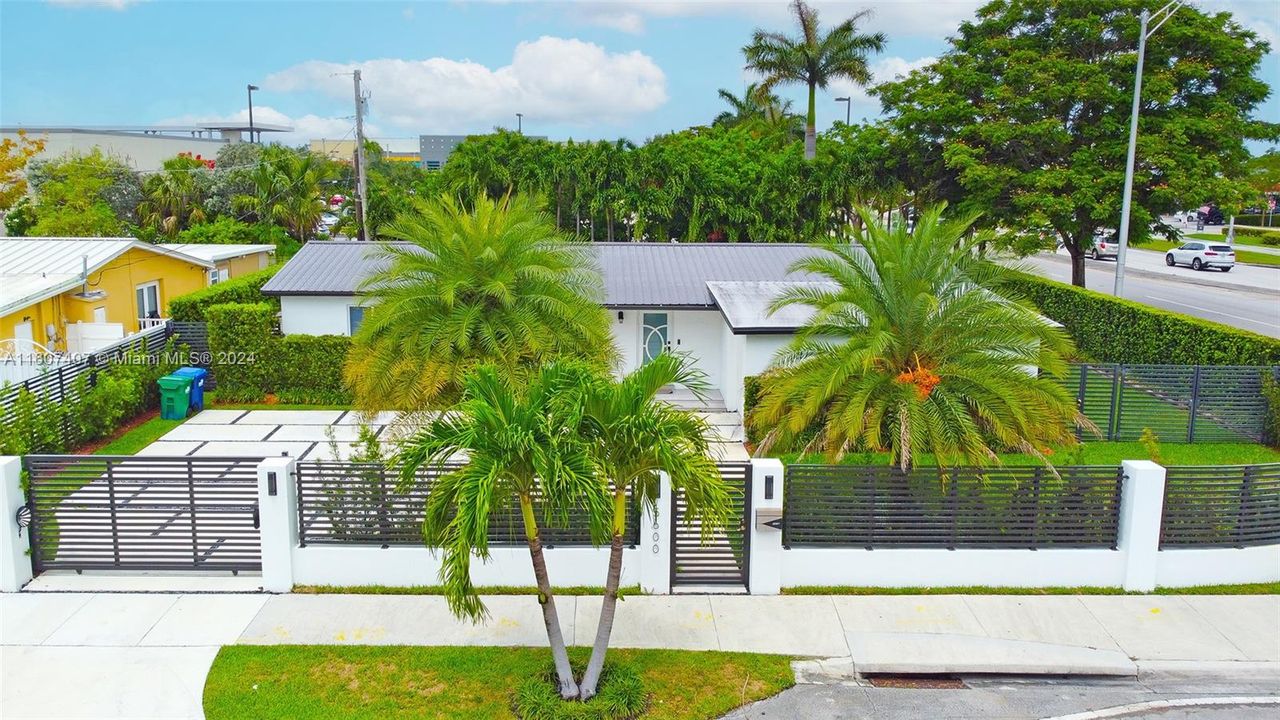 En Venta: $940,000 (4 camas, 2 baños, 1560 Pies cuadrados)