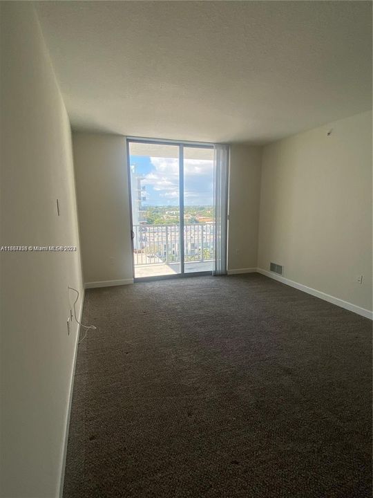 For Rent: $2,100 (1 beds, 1 baths, 810 Square Feet)