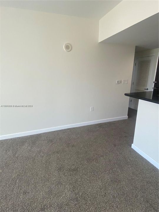 For Rent: $2,100 (1 beds, 1 baths, 810 Square Feet)