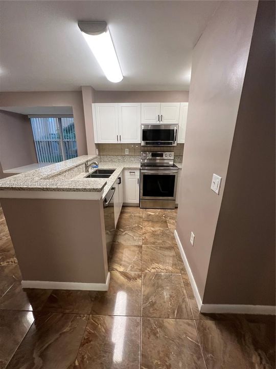 For Sale: $250,000 (2 beds, 2 baths, 906 Square Feet)