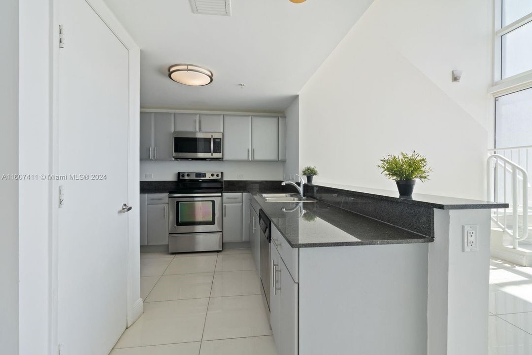 For Sale: $464,900 (1 beds, 2 baths, 1144 Square Feet)