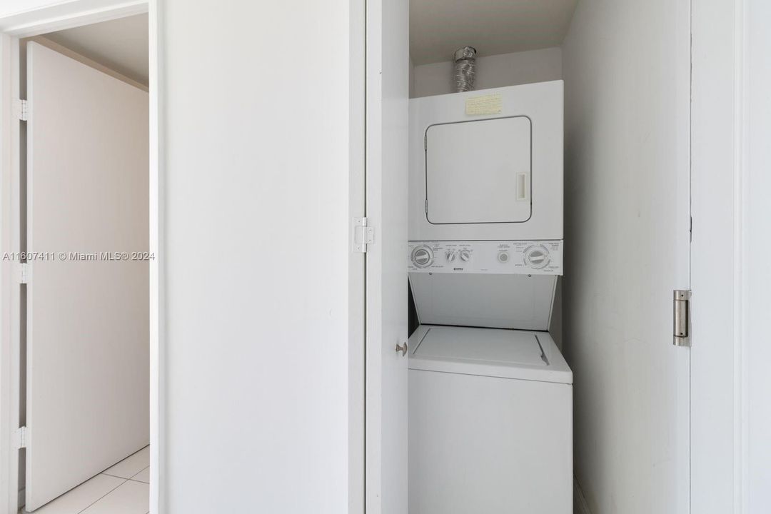 For Sale: $464,900 (1 beds, 2 baths, 1144 Square Feet)