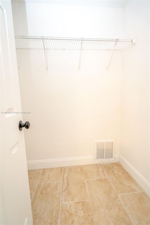 For Rent: $2,100 (1 beds, 1 baths, 800 Square Feet)