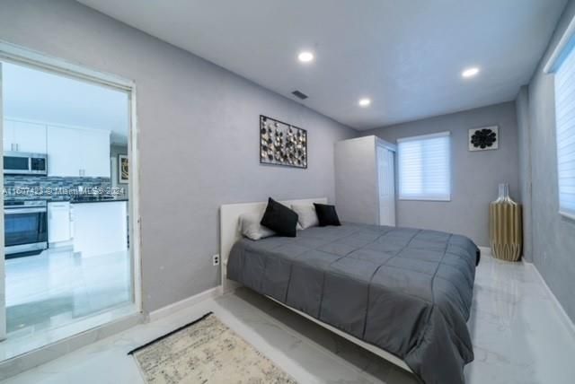 For Sale: $489,000 (3 beds, 2 baths, 990 Square Feet)