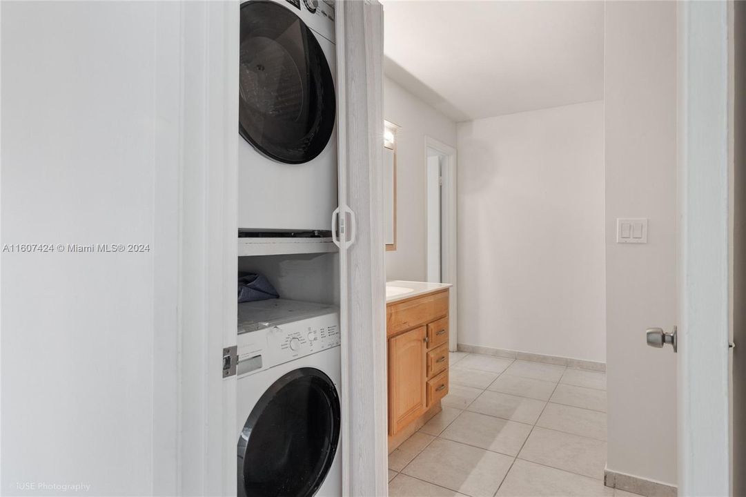 Washer Dryer Combo In Unit