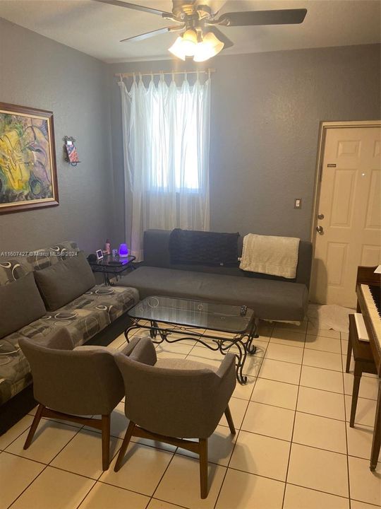 For Rent: $2,800 (3 beds, 2 baths, 967 Square Feet)