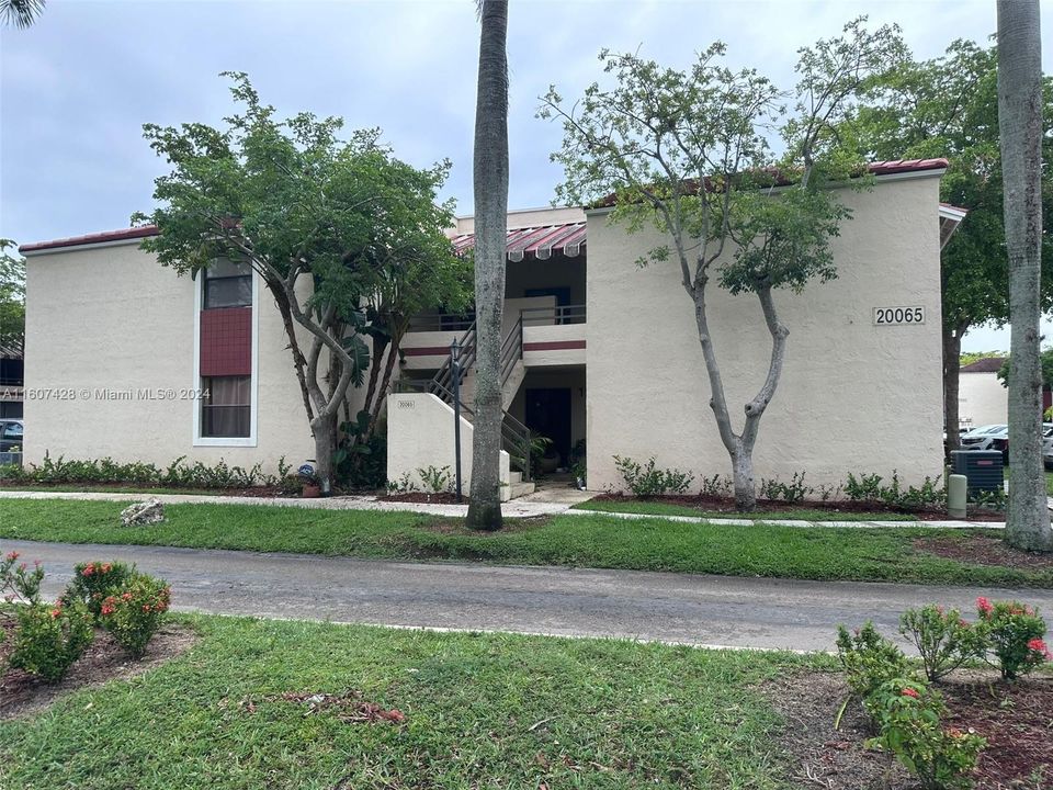 Active With Contract: $270,000 (3 beds, 2 baths, 1185 Square Feet)