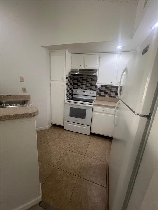 For Rent: $2,100 (2 beds, 2 baths, 1100 Square Feet)