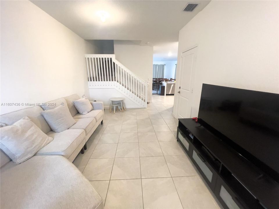 Active With Contract: $3,400 (4 beds, 2 baths, 1762 Square Feet)