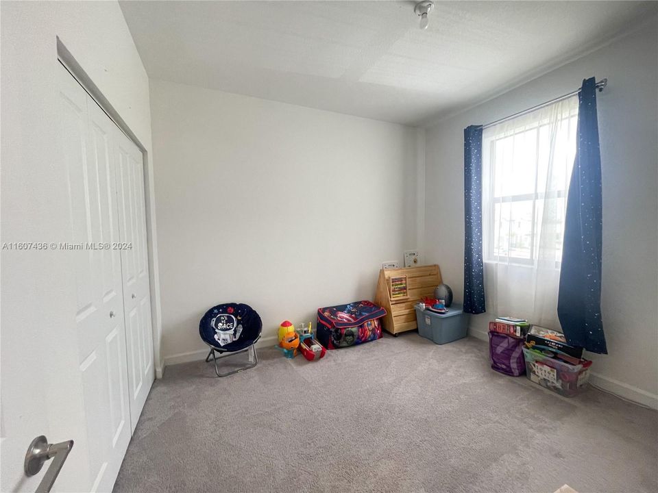 For Rent: $3,600 (4 beds, 2 baths, 1762 Square Feet)