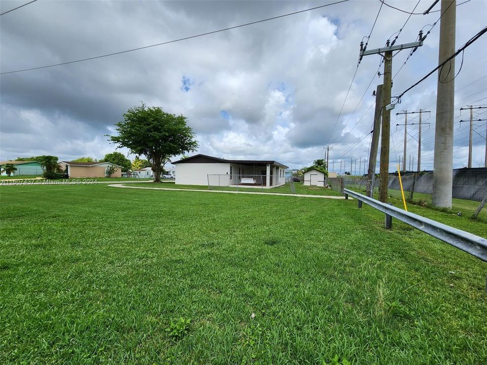 For Sale: $585,000 (3 beds, 2 baths, 1541 Square Feet)