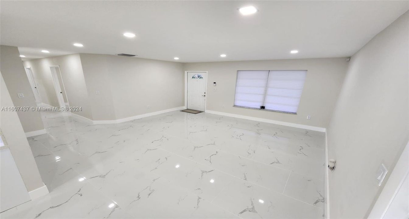 Vendido Recientemente: $570,000 (3 camas, 2 baños, 1541 Pies cuadrados)