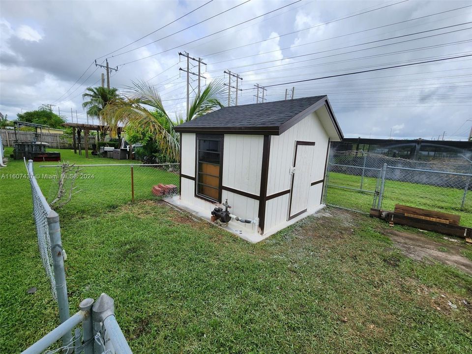 For Sale: $585,000 (3 beds, 2 baths, 1541 Square Feet)