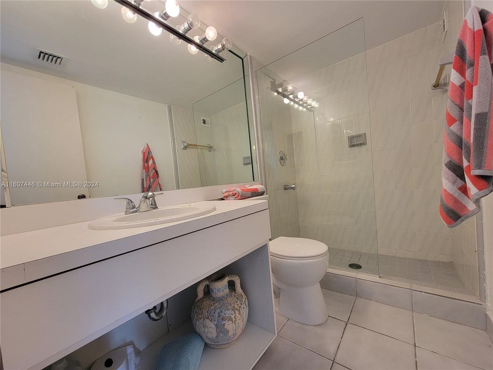 For Sale: $559,000 (2 beds, 2 baths, 1248 Square Feet)