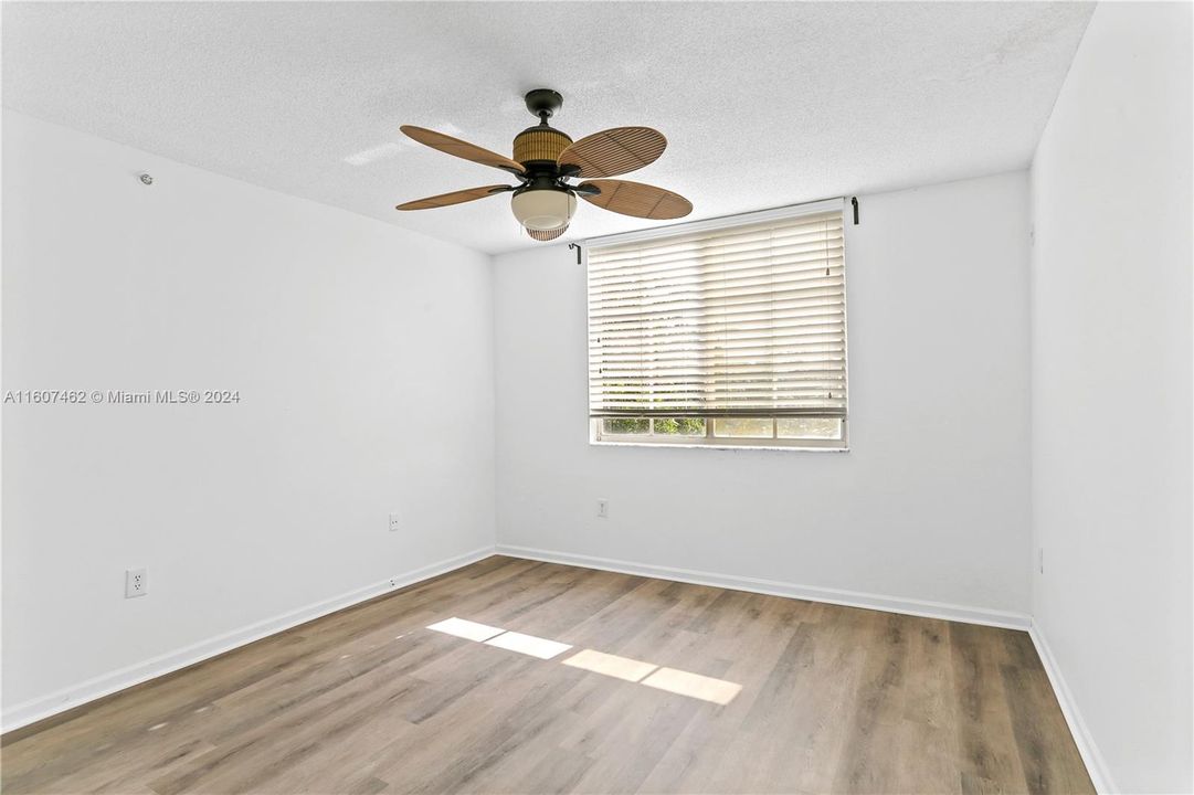 Active With Contract: $2,250 (2 beds, 2 baths, 967 Square Feet)