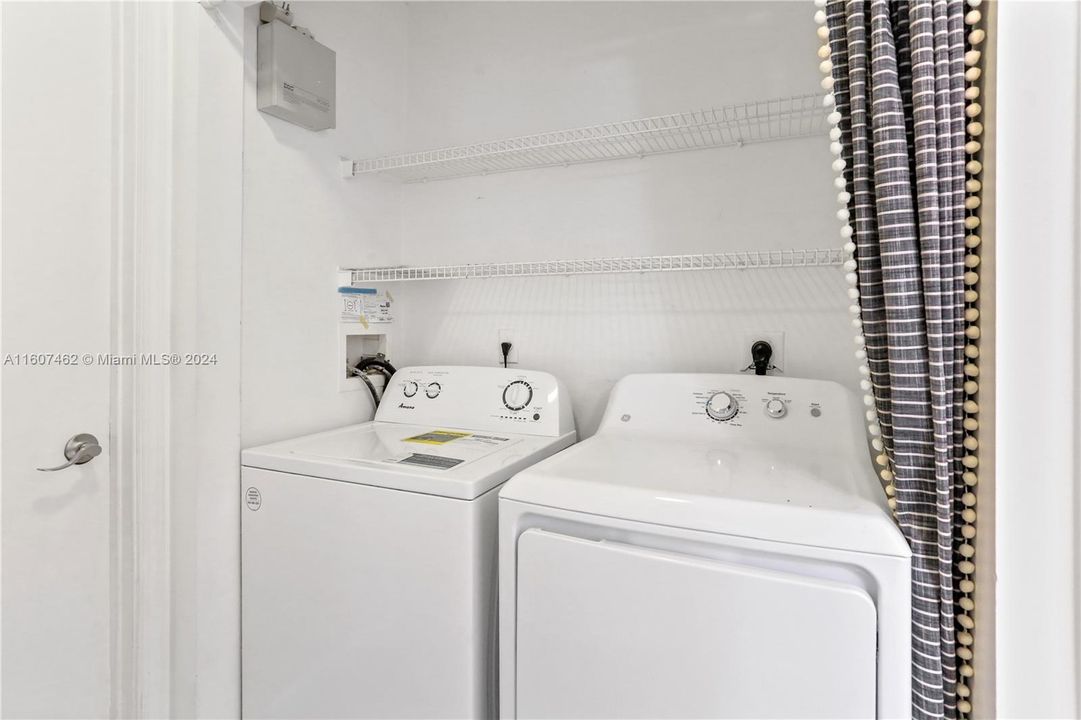 Active With Contract: $2,250 (2 beds, 2 baths, 967 Square Feet)