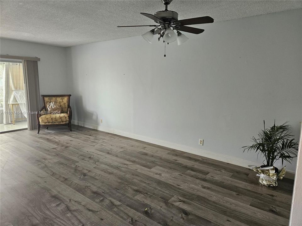 For Sale: $139,000 (2 beds, 2 baths, 990 Square Feet)