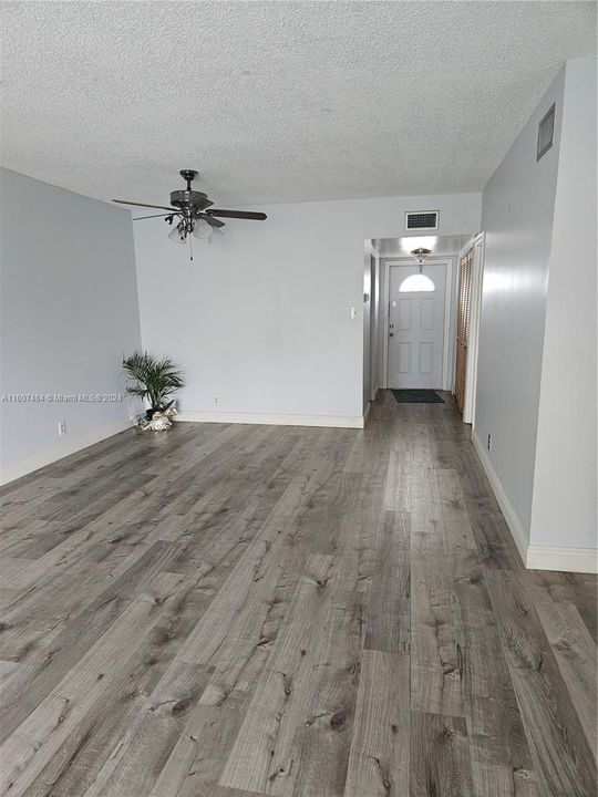 For Sale: $134,000 (2 beds, 2 baths, 990 Square Feet)