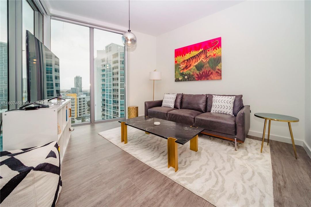 For Sale: $759,000 (1 beds, 2 baths, 944 Square Feet)