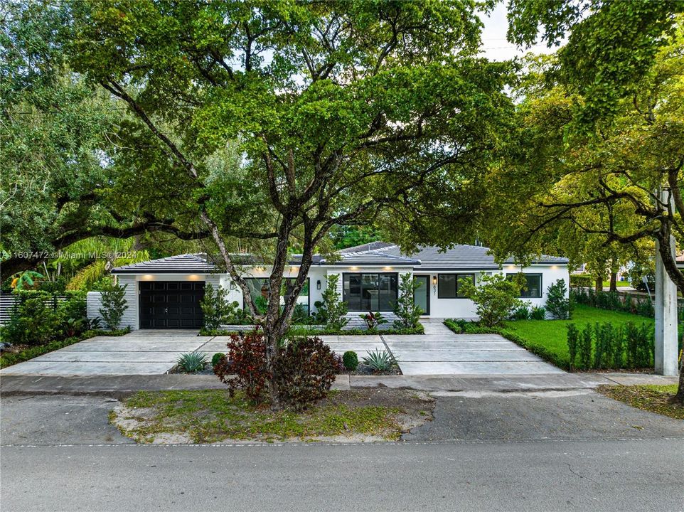 For Sale: $1,795,000 (3 beds, 3 baths, 2002 Square Feet)