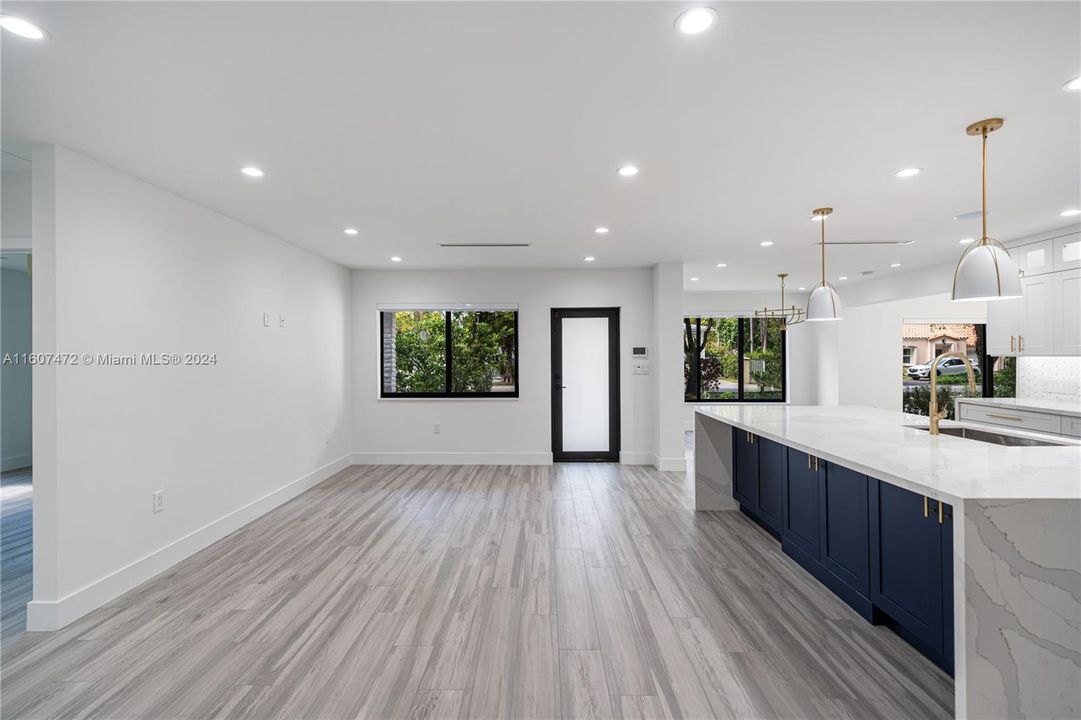 Recently Sold: $1,795,000 (3 beds, 3 baths, 2002 Square Feet)