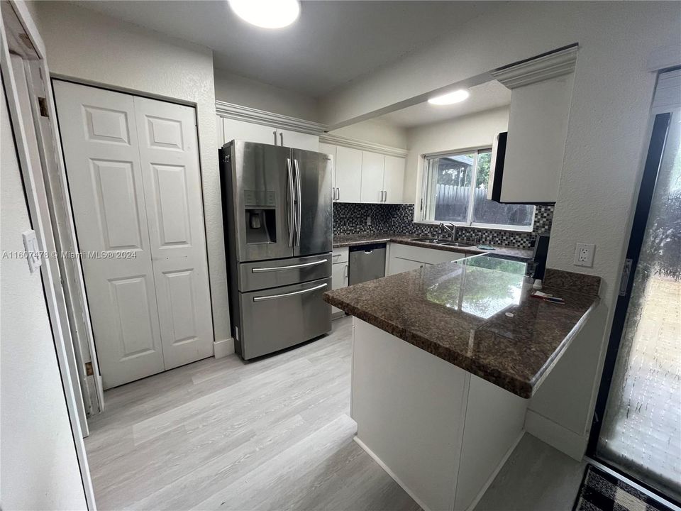 Active With Contract: $3,500 (3 beds, 2 baths, 1936 Square Feet)