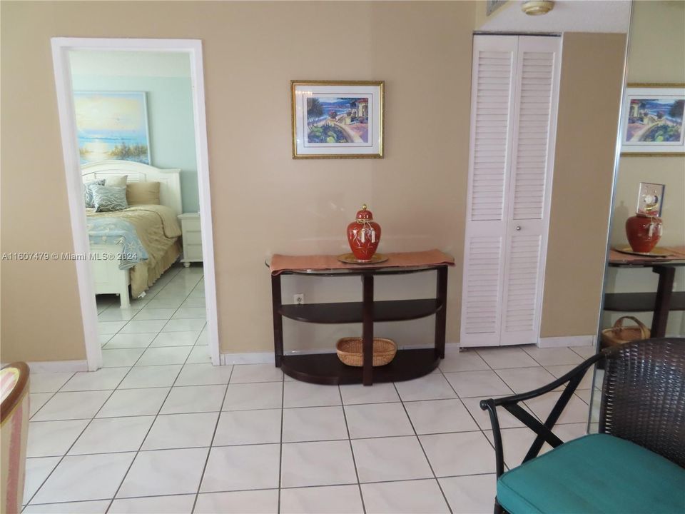 For Sale: $470,000 (1 beds, 2 baths, 824 Square Feet)