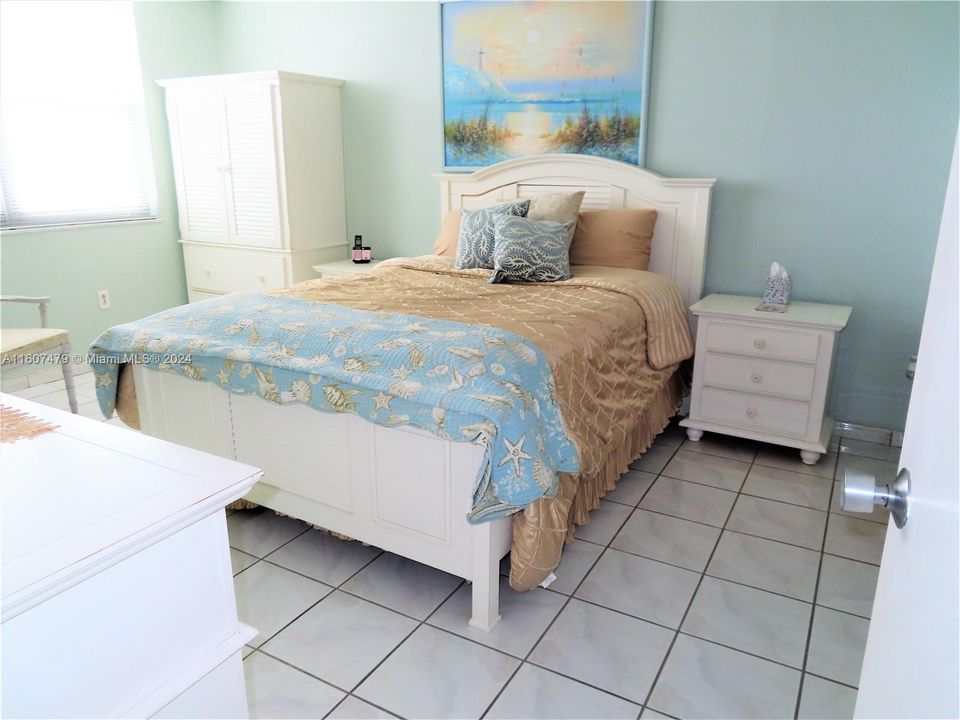 For Sale: $470,000 (1 beds, 2 baths, 824 Square Feet)