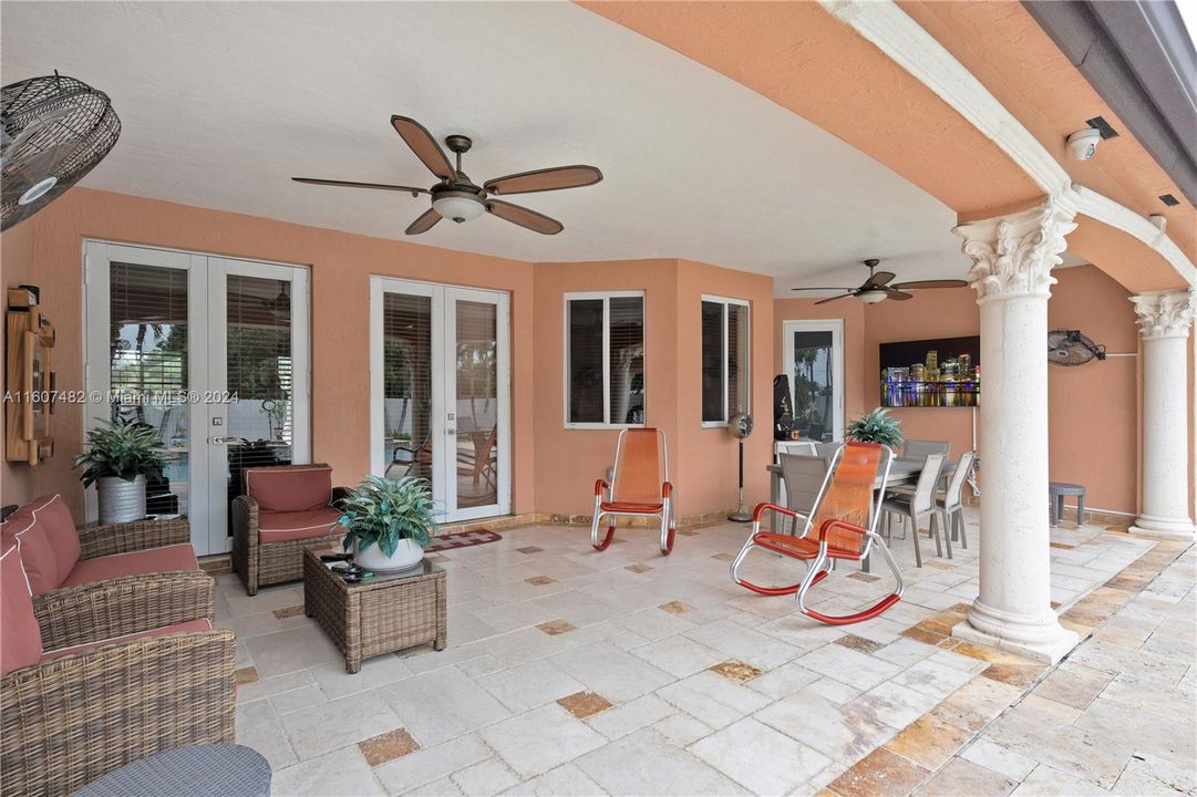 For Sale: $2,150,000 (5 beds, 3 baths, 2855 Square Feet)