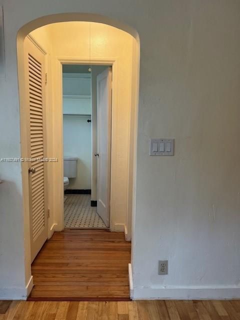 Active With Contract: $1,200 (1 beds, 1 baths, 390 Square Feet)