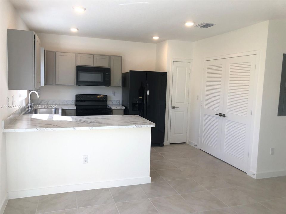 For Sale: $385,000 (3 beds, 2 baths, 1512 Square Feet)