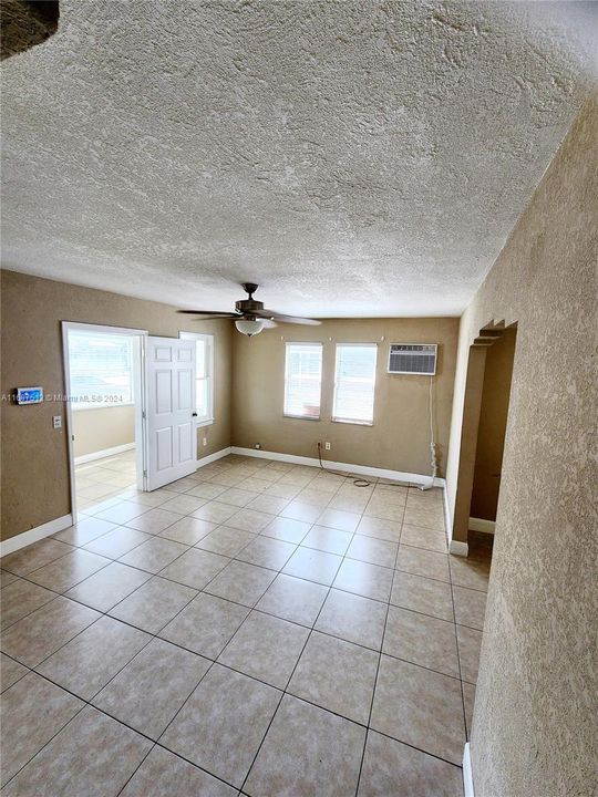 For Rent: $2,488 (2 beds, 1 baths, 1036 Square Feet)