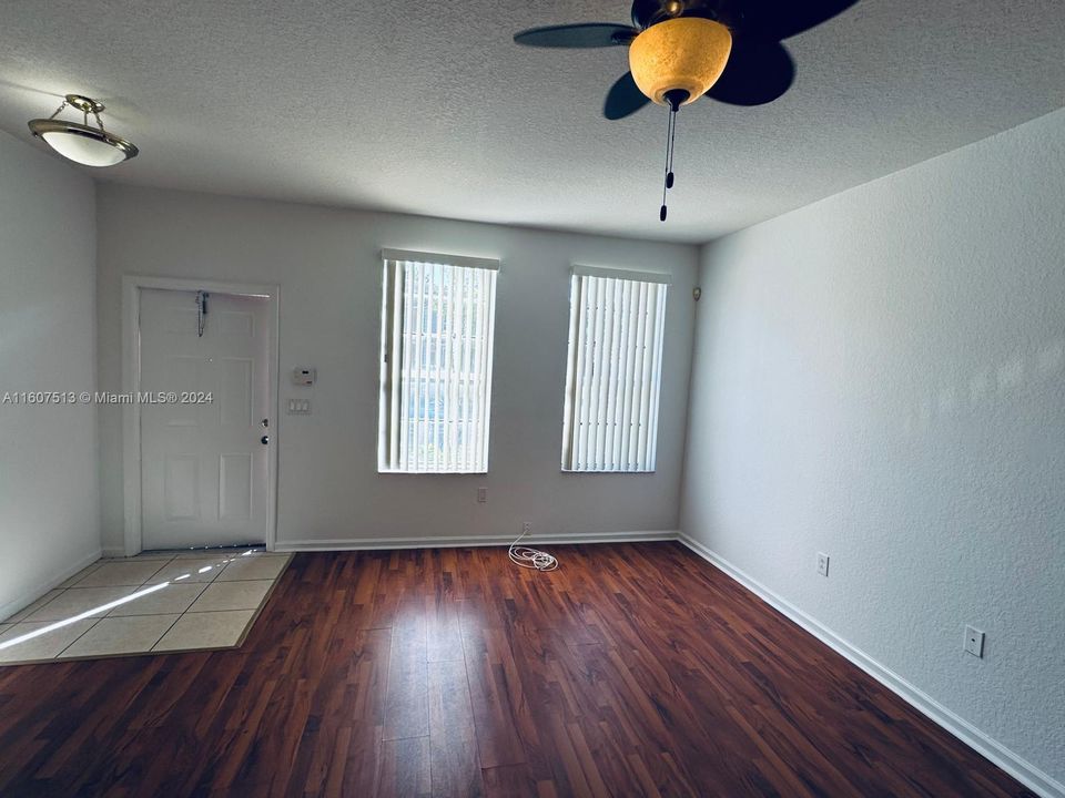 For Sale: $350,000 (2 beds, 2 baths, 1280 Square Feet)