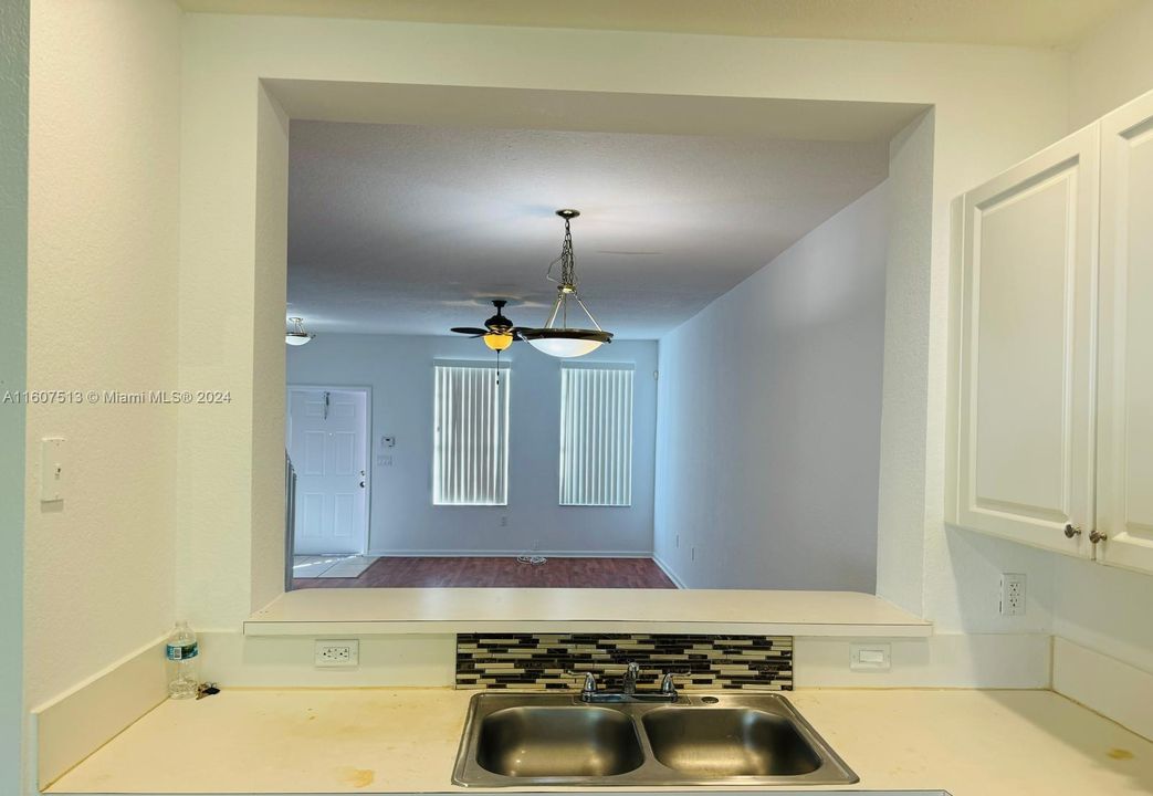 For Sale: $350,000 (2 beds, 2 baths, 1280 Square Feet)