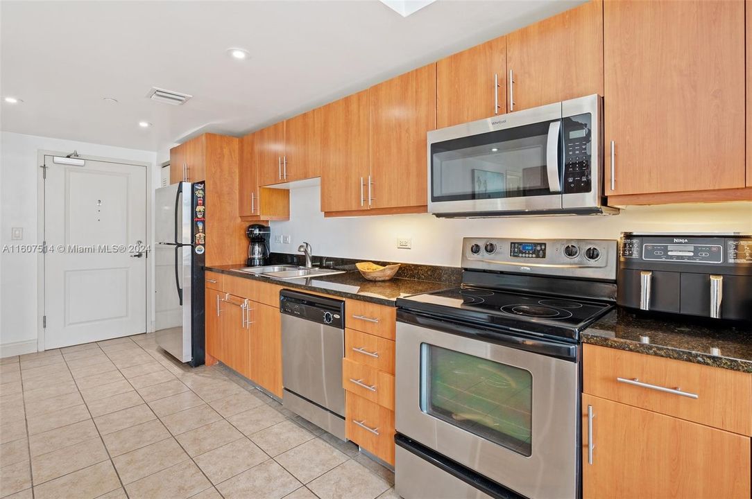 For Sale: $375,000 (2 beds, 1 baths, 855 Square Feet)