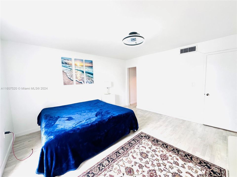 For Rent: $2,500 (2 beds, 2 baths, 877 Square Feet)