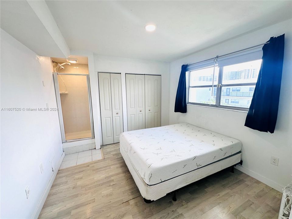 For Rent: $2,500 (2 beds, 2 baths, 877 Square Feet)