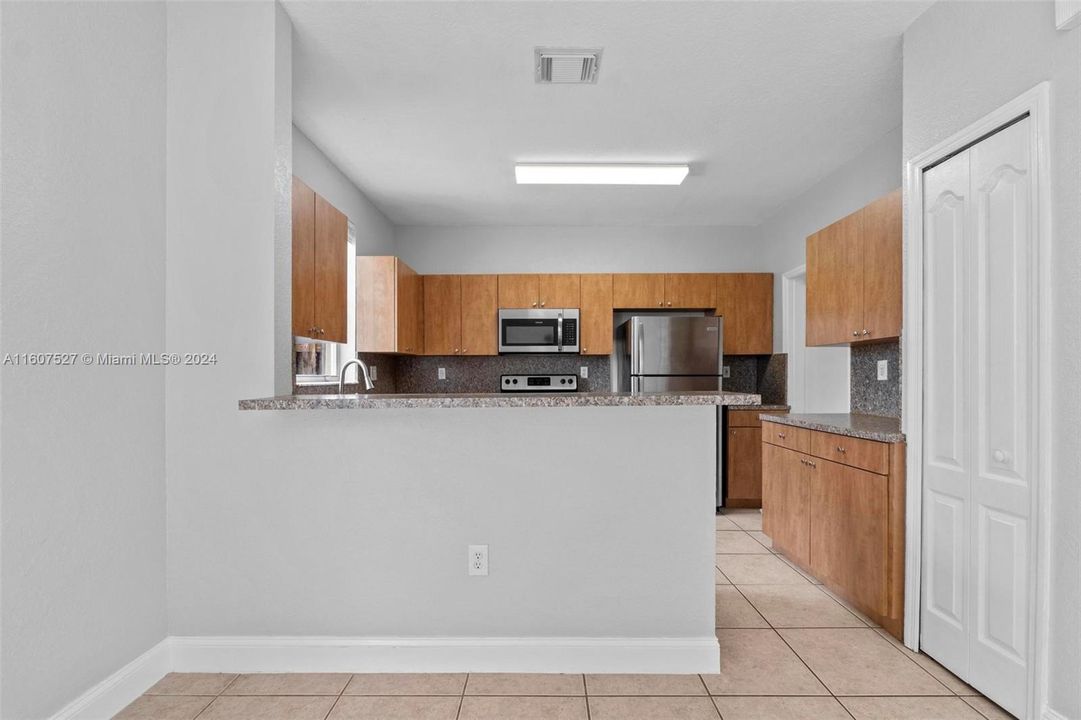 For Rent: $3,500 (3 beds, 2 baths, 1657 Square Feet)