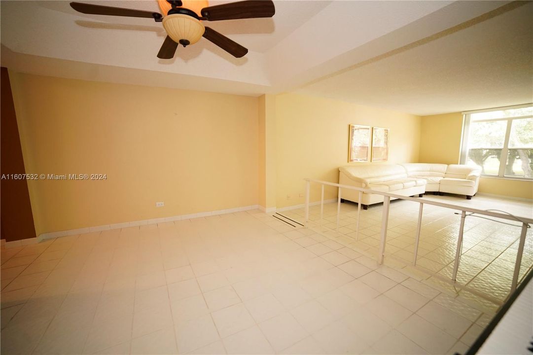 For Sale: $210,000 (2 beds, 2 baths, 1260 Square Feet)