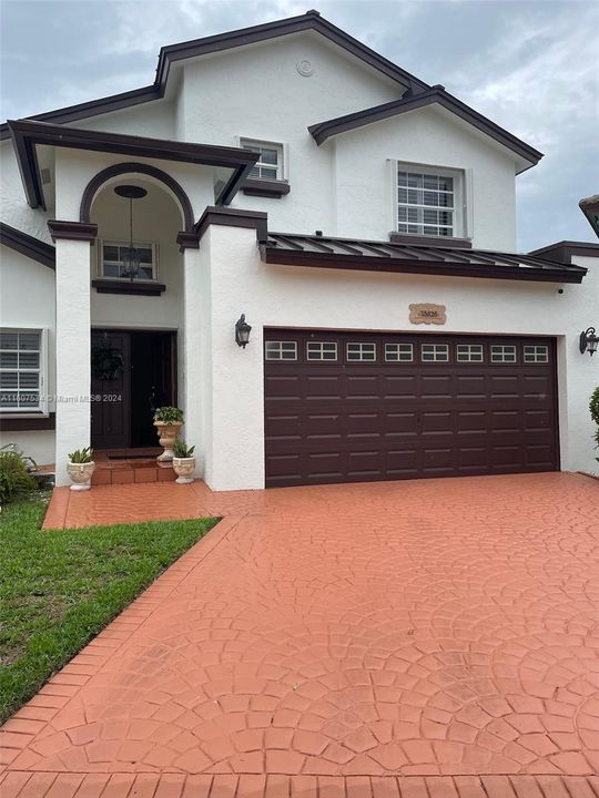 For Sale: $725,000 (3 beds, 2 baths, 1939 Square Feet)