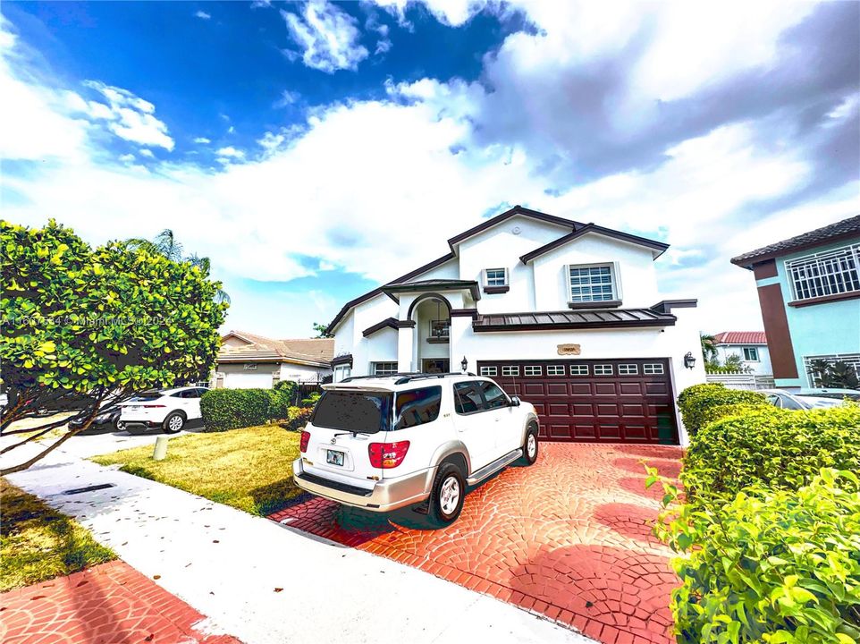 For Sale: $800,000 (3 beds, 2 baths, 1939 Square Feet)