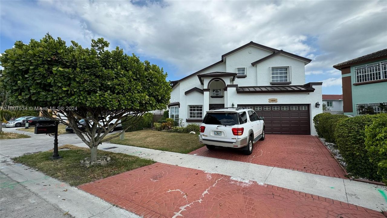 For Sale: $725,000 (3 beds, 2 baths, 1939 Square Feet)