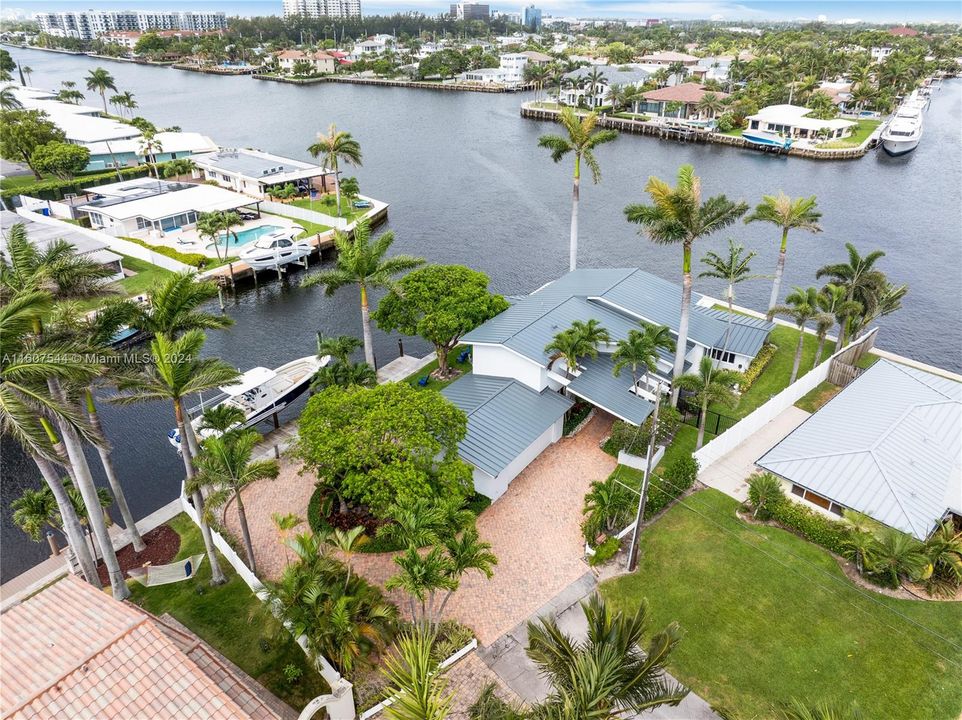 Vendido Recientemente: $3,849,000 (3 camas, 3 baños, 3257 Pies cuadrados)