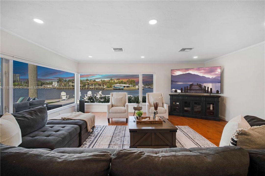 Recently Sold: $3,849,000 (3 beds, 3 baths, 3257 Square Feet)