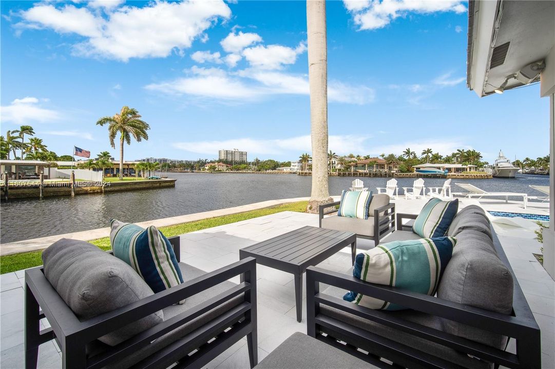 Recently Sold: $3,849,000 (3 beds, 3 baths, 3257 Square Feet)